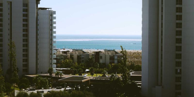 从安防工程到零信任架构：企业网络安全的长征保卫战